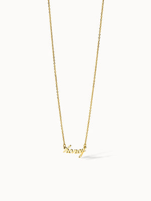 Honey Kette von PURELEI, vergoldet, geschwungener Schriftzug "honey", eleganter Schmuck mit warmem, femininem Design