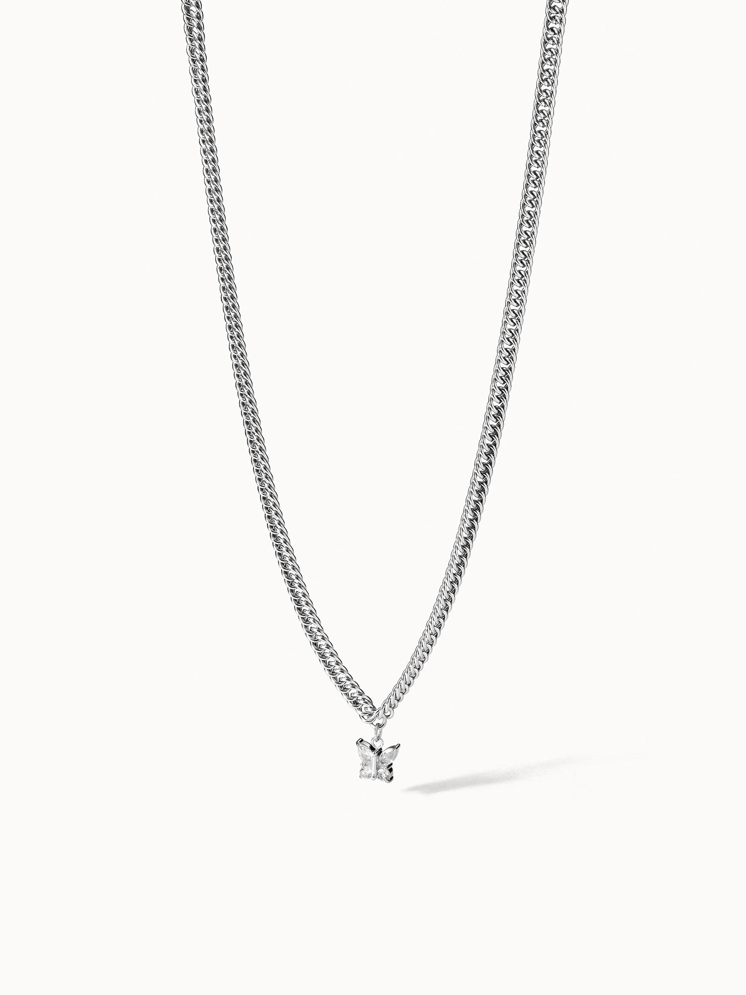 Collana di farfalle delicate