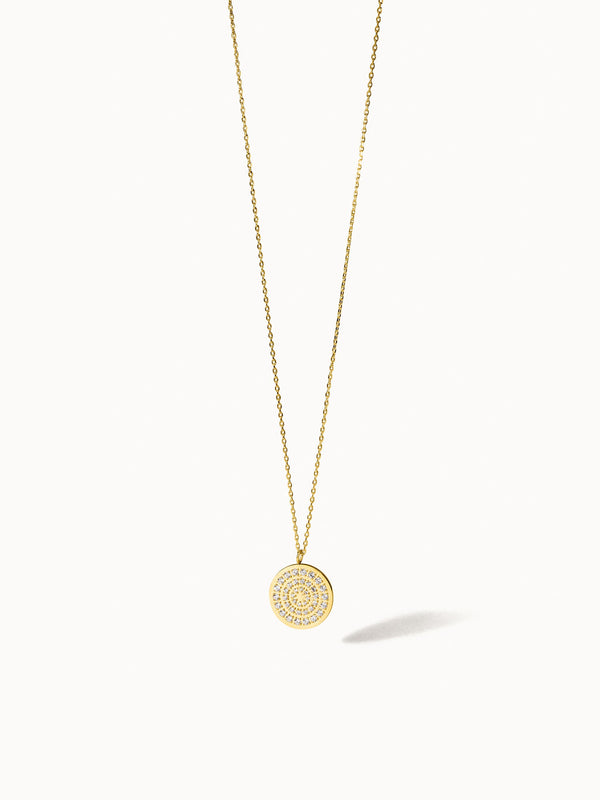 Collana di monete luccicanti