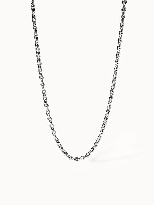 PURELEI Atlas Kette in nickelfreiem Silber mit markantem Schiffsanker-Design, clean & elegant präsentiert.