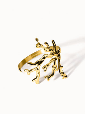 {"color":"Gold", "type":"lead_image"}