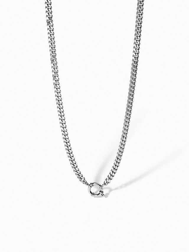 PURELEI Bold Charm Kette aus nickelfreiem Silber mit markantem Panzerdesign und Charm-Verschluss, elegant minimalistisch.