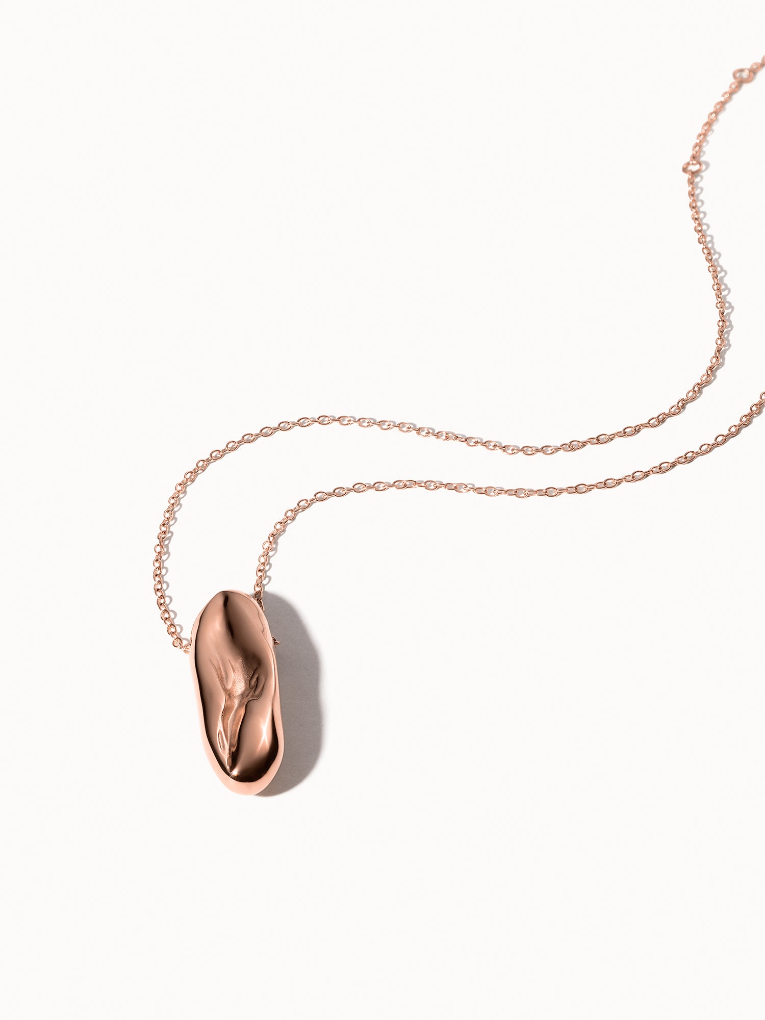 Roségoldene Kette mit elegantem Anhänger, inspiriert von der Natur – PURELEI.