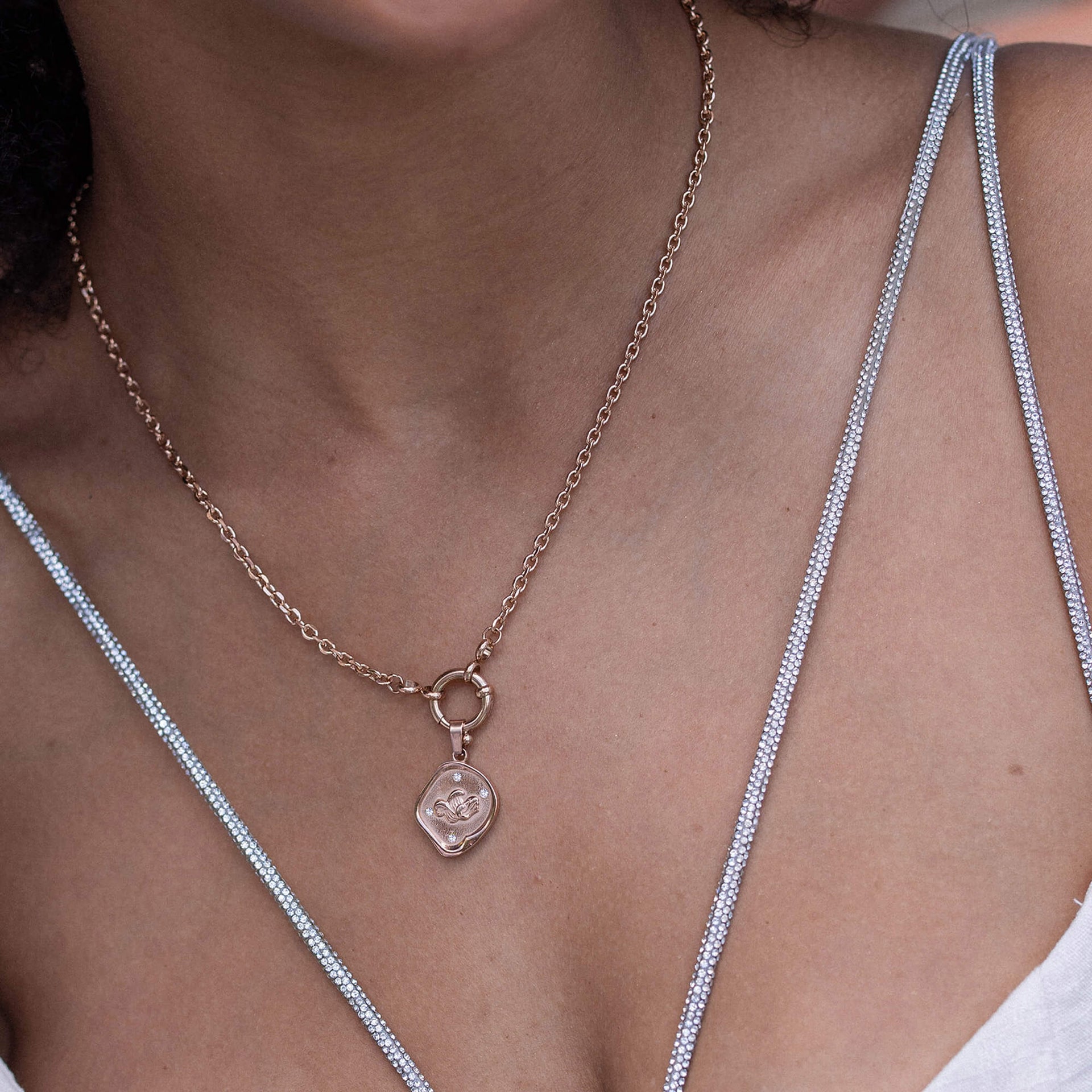 Charm a forma di moneta Wave