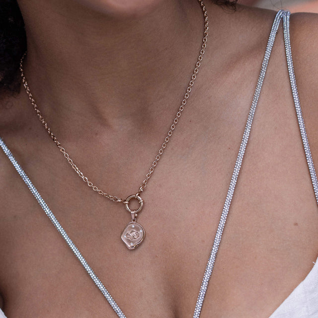 Charm a forma di moneta Wave