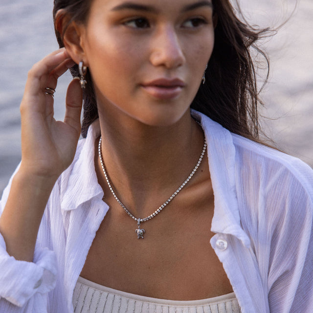 Collana Honu White