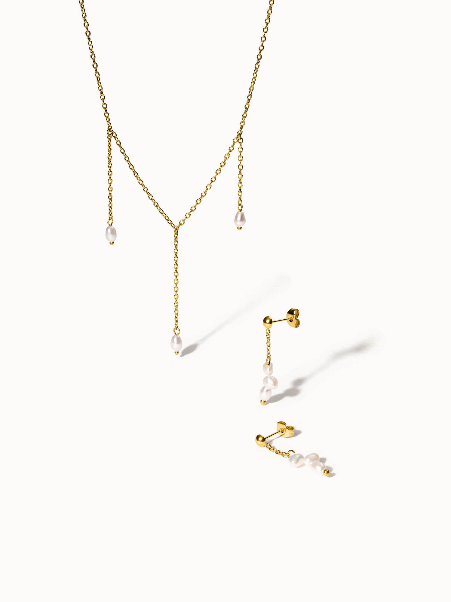PURELEI Mahina Club Purely Halskette und Ohrringe aus vergoldetem Edelstahl mit natürlichen Süßwasserperlen, elegant und feminin.