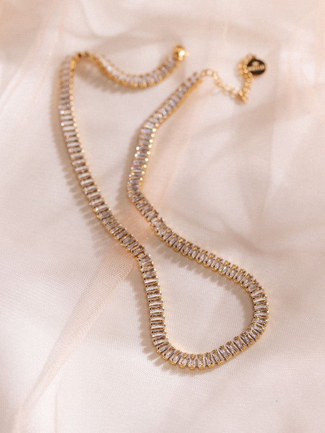 Collana di cristalli luminosi
