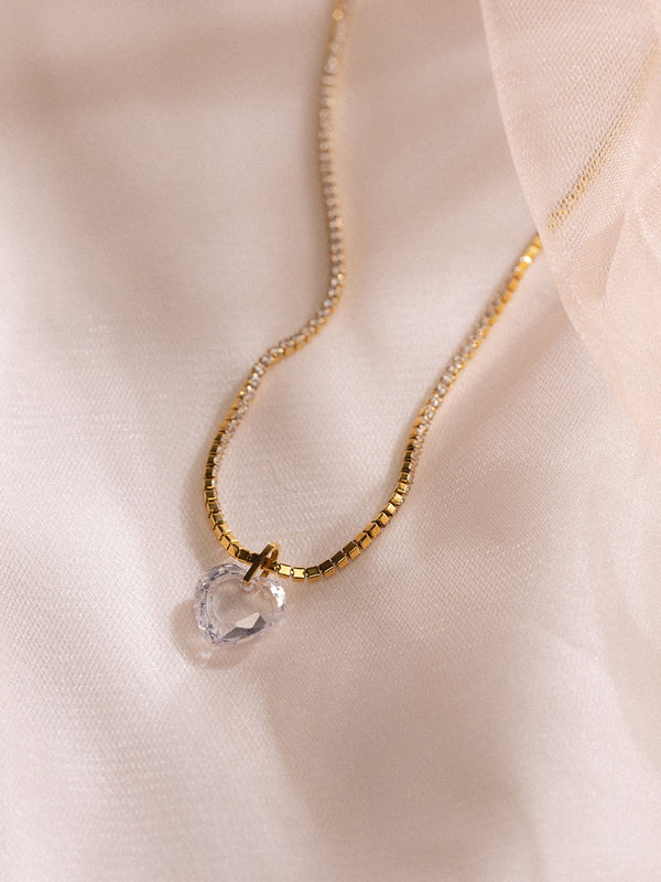 Collana traslucida