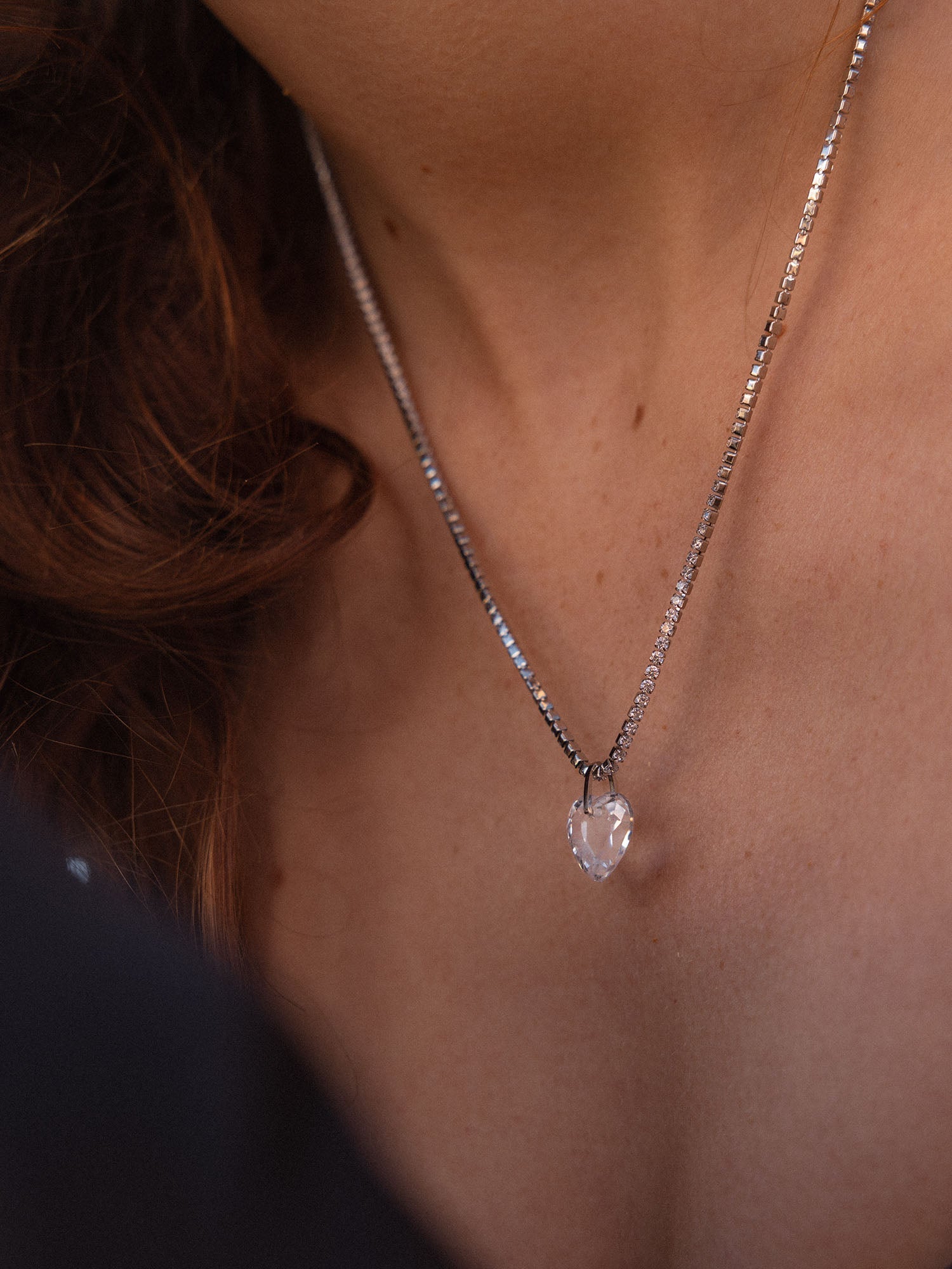 Collana traslucida