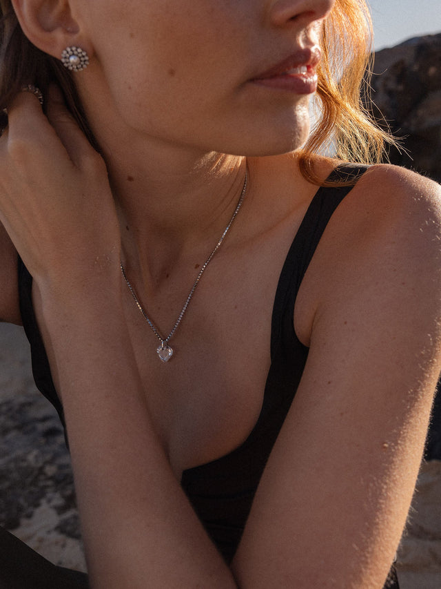 Collana traslucida