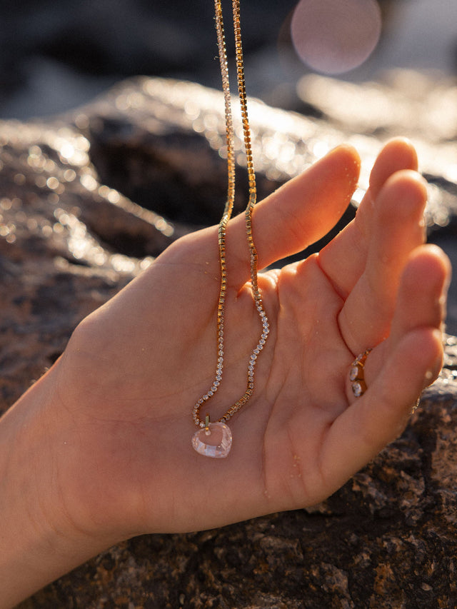Collana traslucida