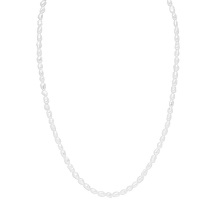Perlenkette in strahlendem Weiß, elegant und zeitlos, von PURELEI.