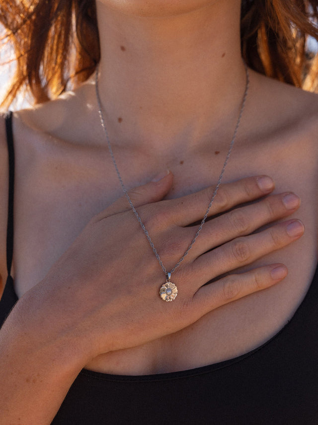 Collana con fiori di compleanno