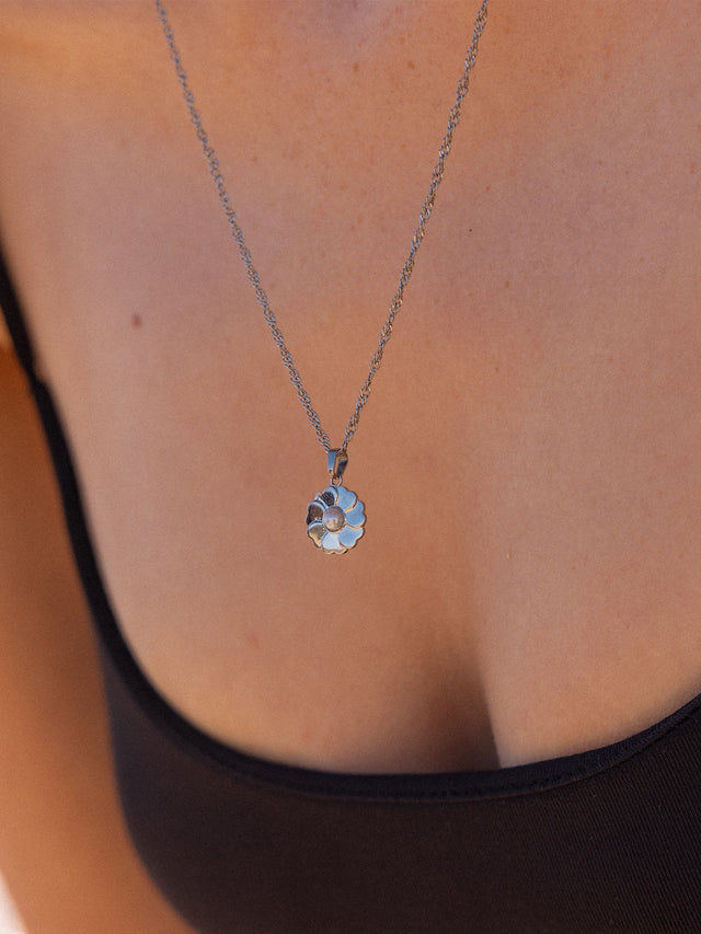 Collana con fiori di compleanno