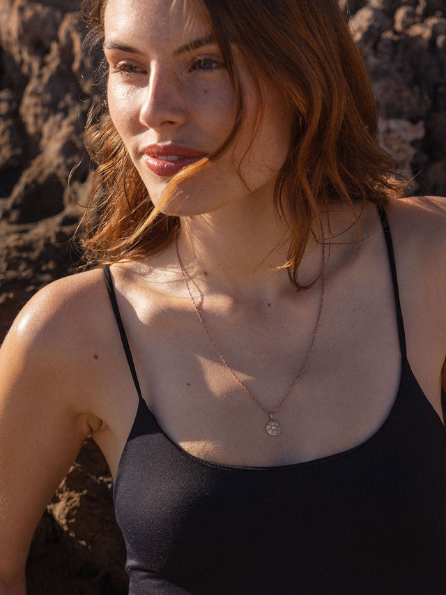 Collana con fiori di compleanno