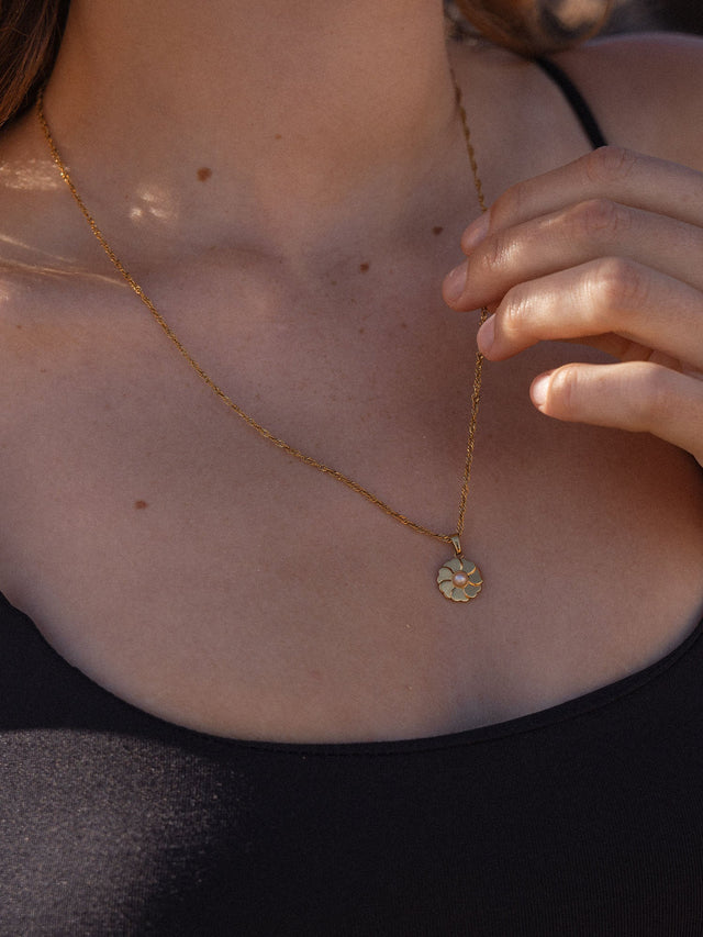 Collana con fiori di compleanno