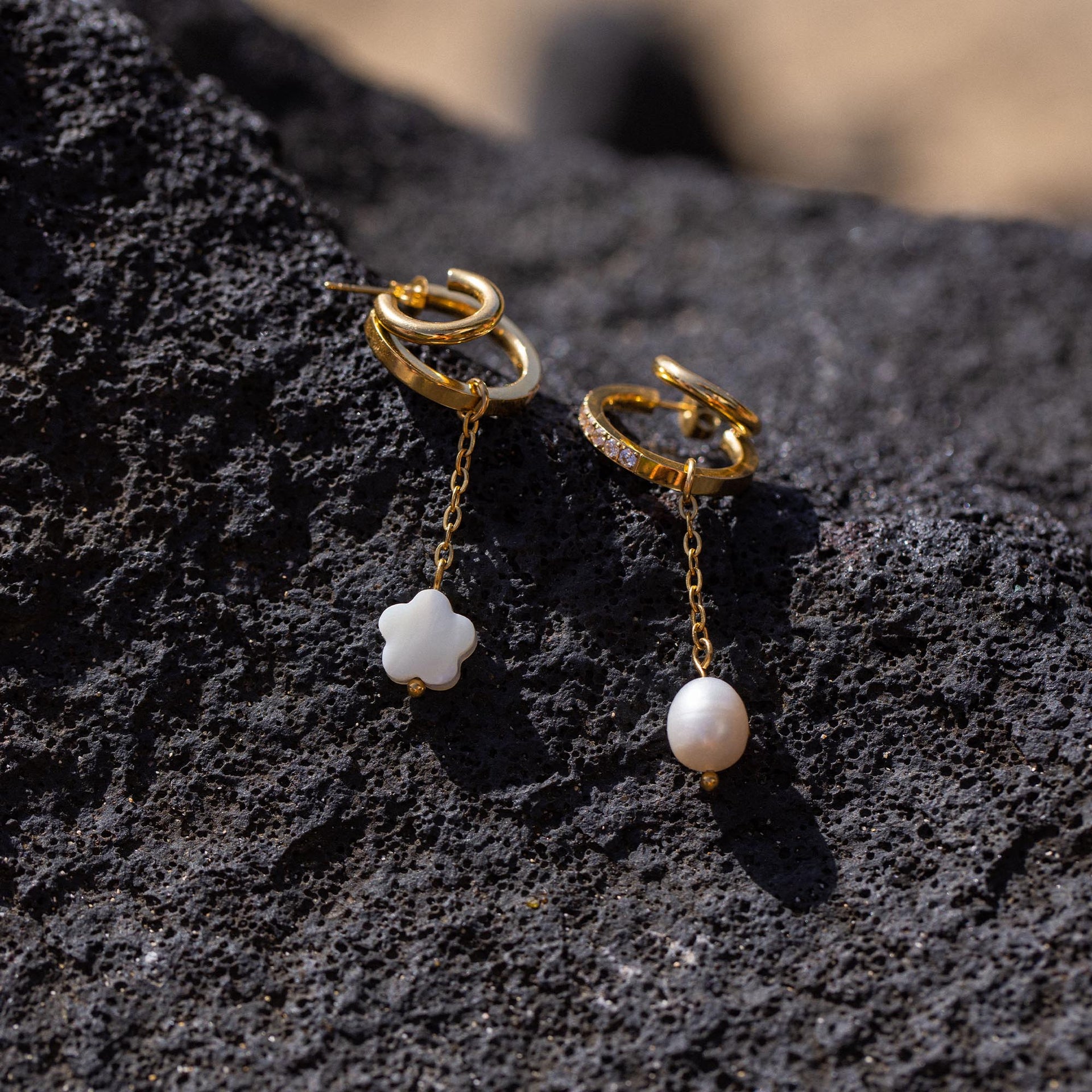 Charm con goccia di perla