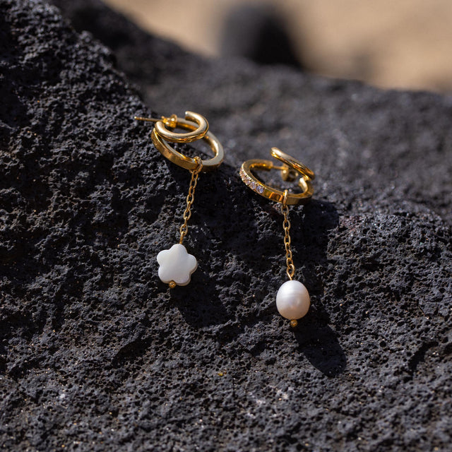 Charm con goccia di perla