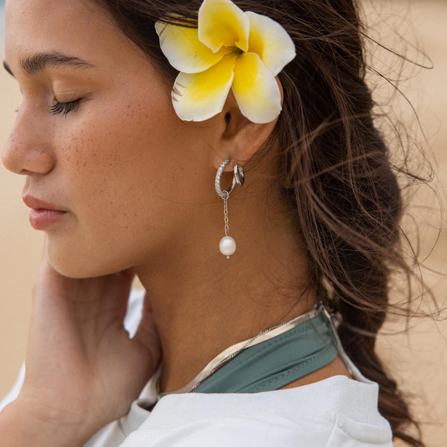 Charm con goccia di perla