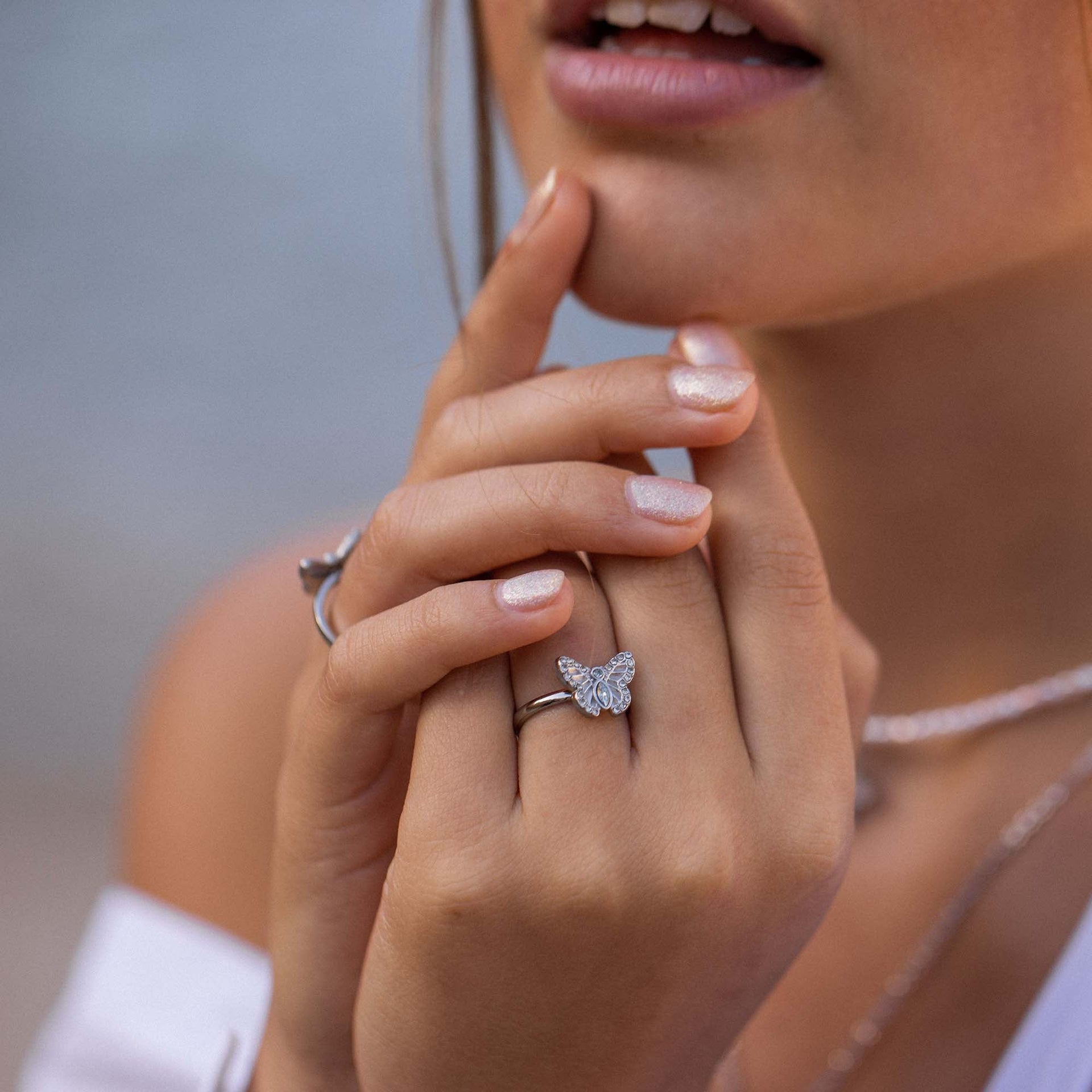 Anello con farfalla magica