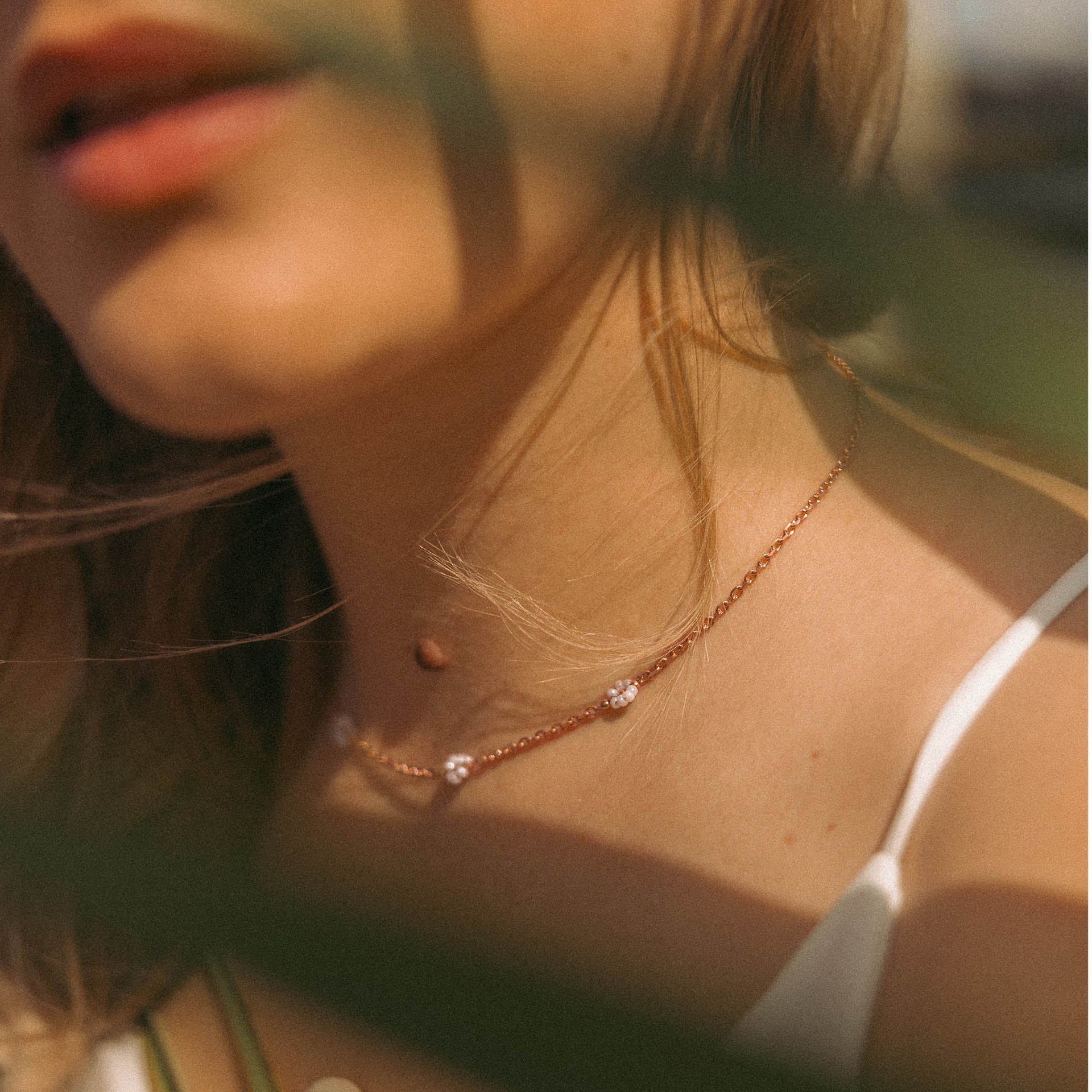 Collana con fiori di lino