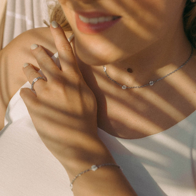 Collana con fiori di lino