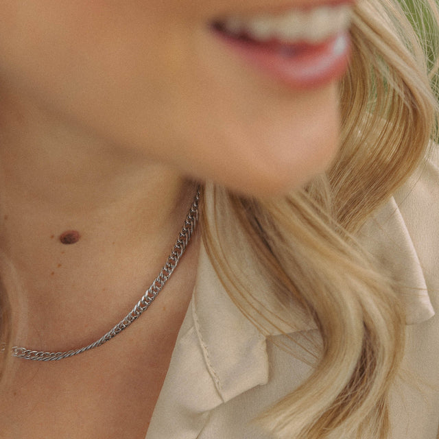 Collana di seta