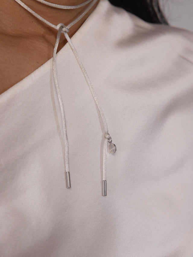 Collana in raso grigio