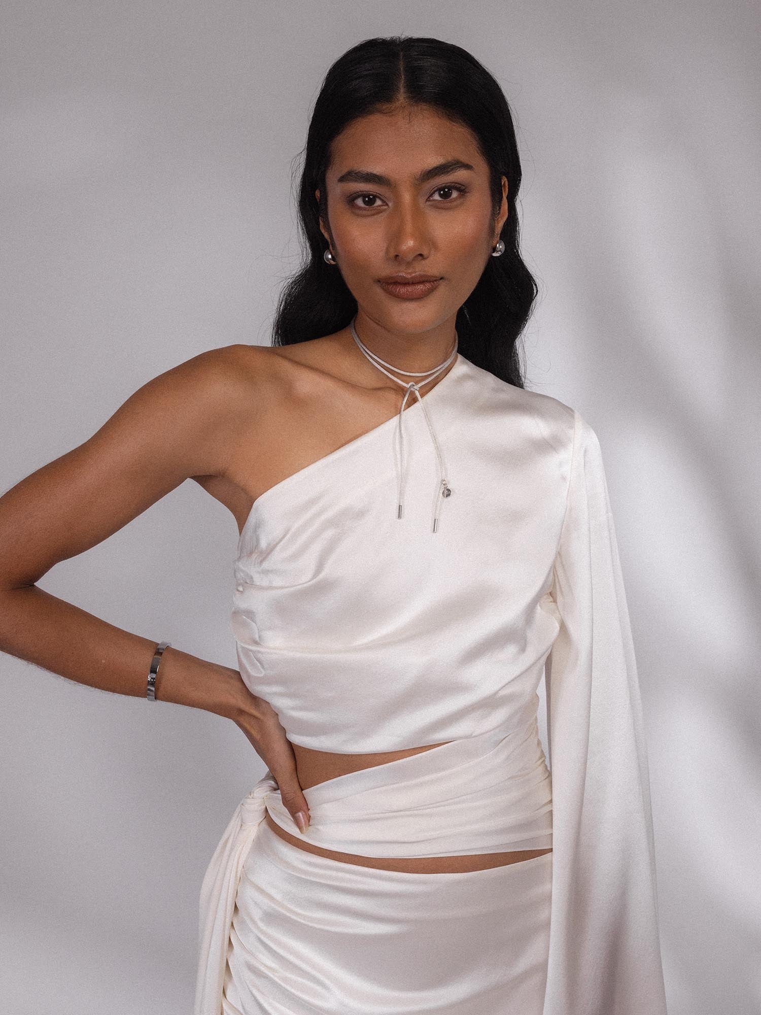 Collana in raso grigio