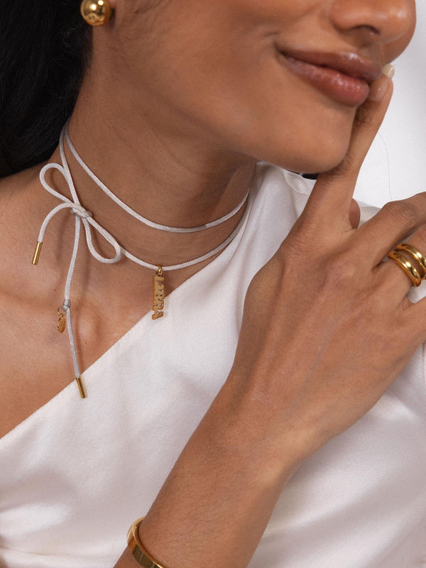 Collana in raso grigio