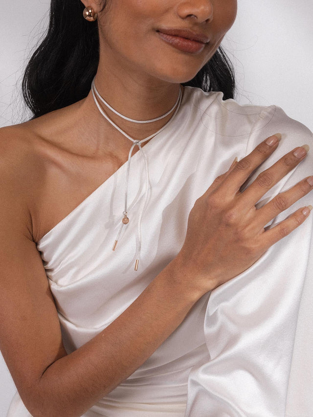 Collana in raso grigio