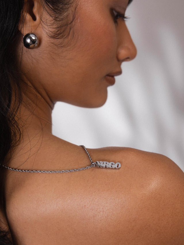 Charm a forma di lettera Virgo