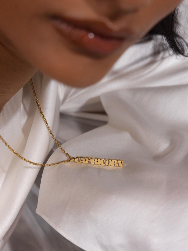 Charm a forma di lettera del Capricorno