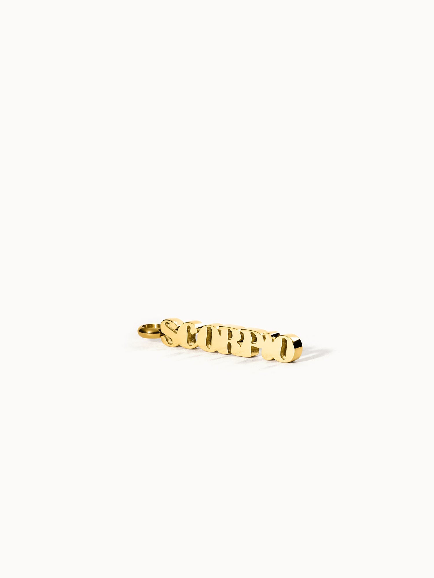 Charm a forma di lettera dello Scorpione
