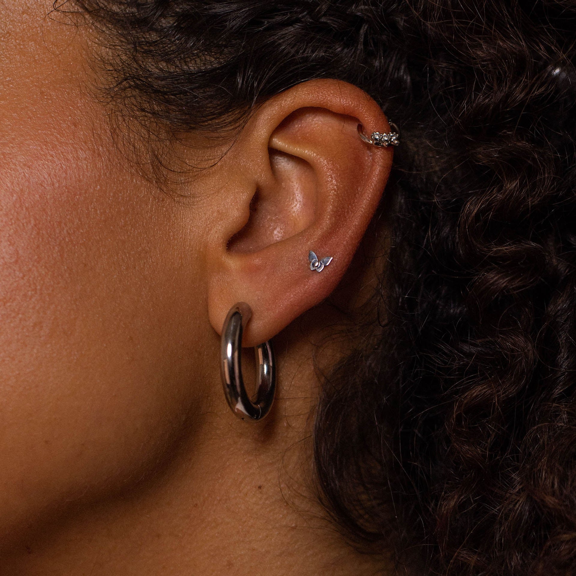 Piercing a farfalla