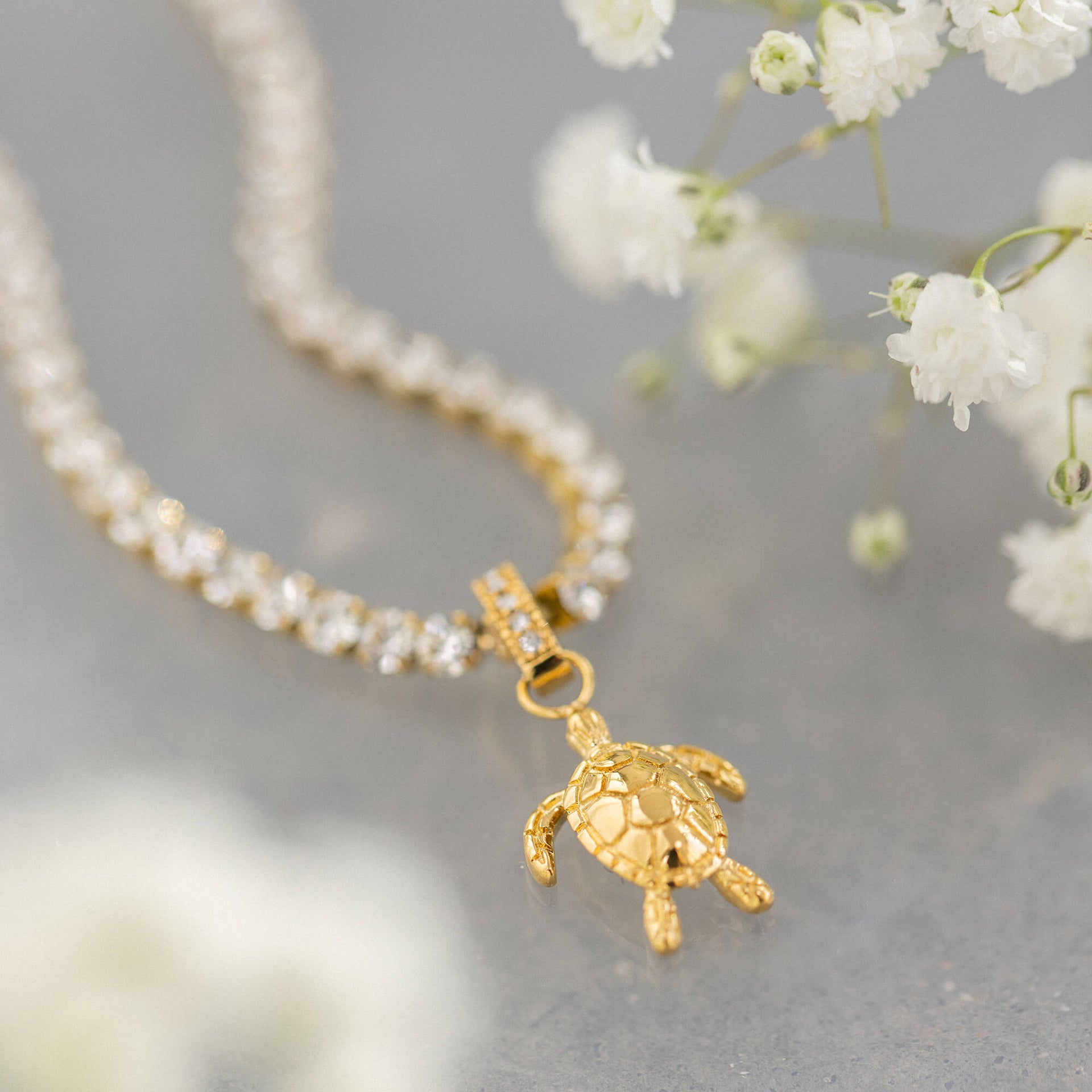 Collana Honu White