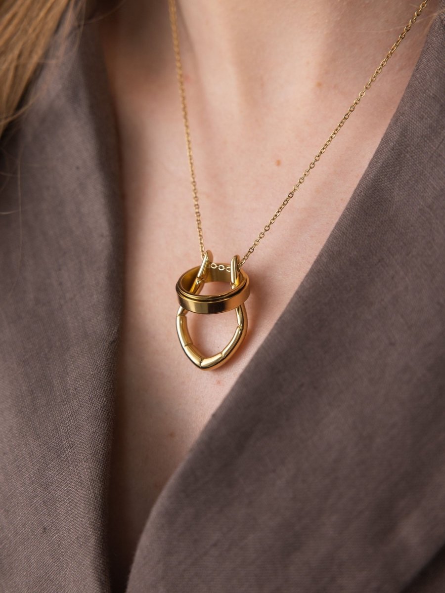 INSIEME Collana porta anello in oro bianco e diamanti | Virano Gioielli INSIEME Collana porta anello in oro bianco e diamanti | Virano Gioielli