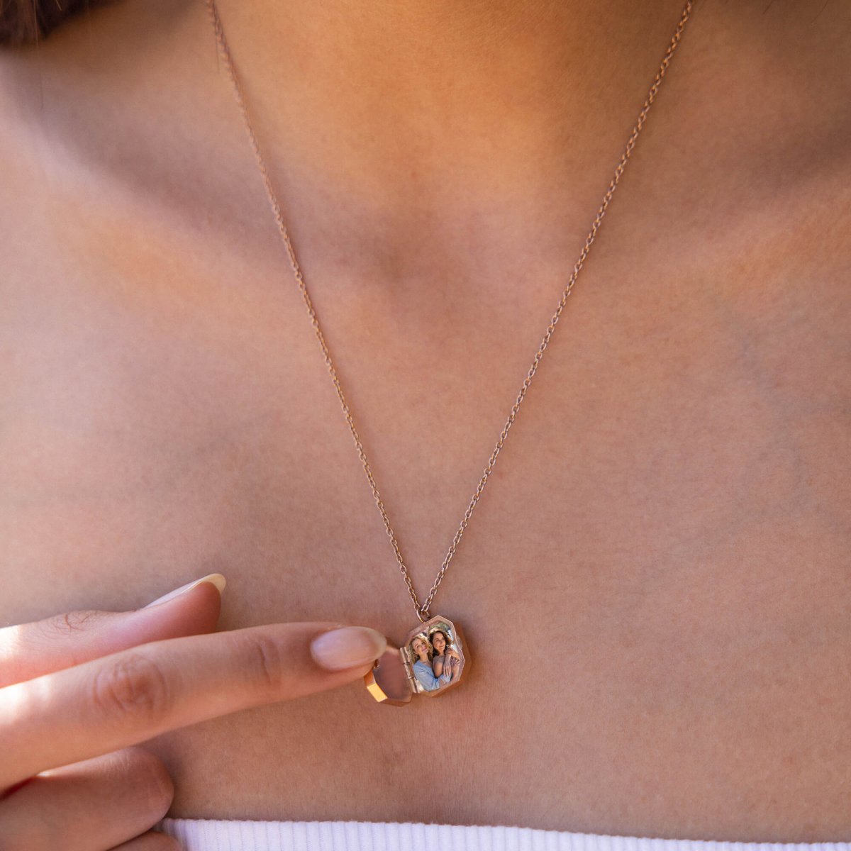 Elegance Medallion Necklace - INT PURELEI