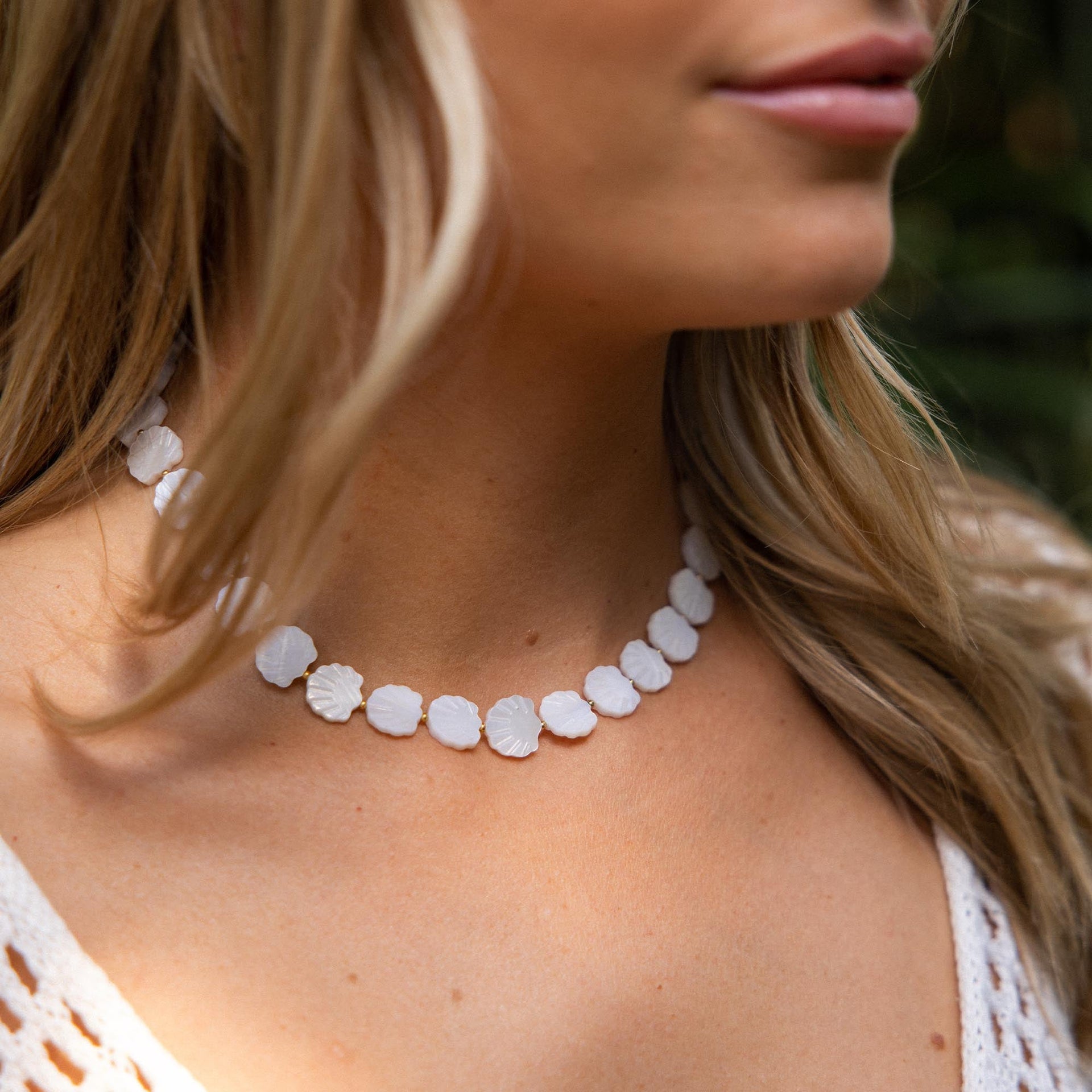Collana con scintille bianche